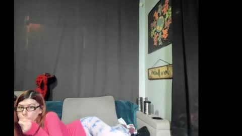 Snapshot of roxihazeleyes chatting on October 6, 10:58 pm roxihazeleyes online show from October 6, 10:58 pm