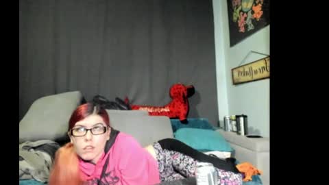 Snapshot of roxihazeleyes chatting on September 17, 9:29 am roxihazeleyes online show from September 17, 9:29 am