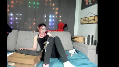 Snapshot of roxihazeleyes chatting on September 10, 11:38 pm roxihazeleyes online show from September 10, 11:38 pm