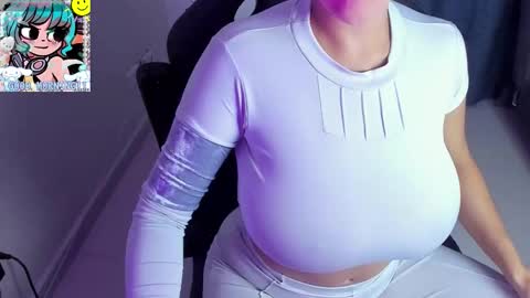 Snapshot of roxy_clark chatting on September 24, 10:14 am Annah online show from September 24, 10:14 am