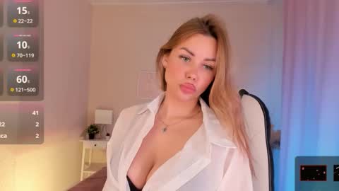 Roxy follow me online show from November 8, 1:16 pm