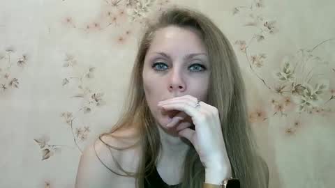 roxyfox18x01 online show from February 20, 6:19 am