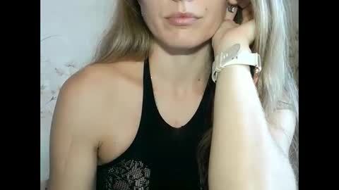 roxyfox18x01 online show from October 20, 7:00 am