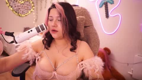 roxysuh online show from October 4, 9:48 am