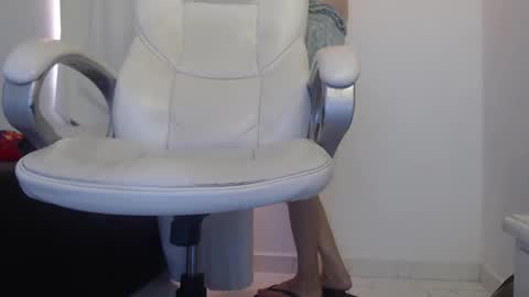 Snapshot of rubi_halliwey chatting on October 15, 5:59 pm Rubi online show from October 15, 5:59 pm