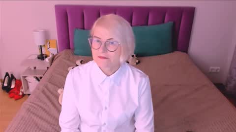 Sabrina MacMarren online show from October 27, 5:19 pm