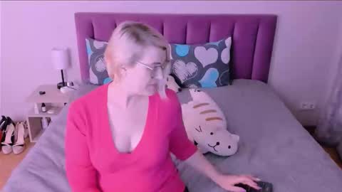 Sabrina MacMarren online show from September 9, 6:08 pm