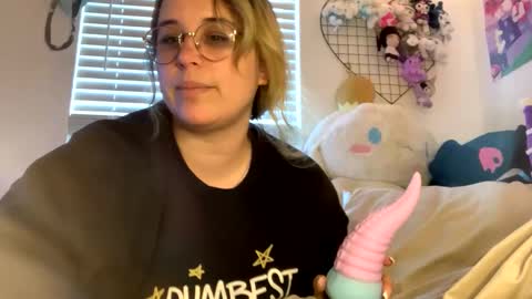 Snapshot of sadgirlsocial chatting on October 11, 9:28 pm sweet angel baby online show from October 11, 9:28 pm
