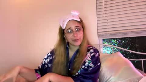 Snapshot of sadgirlsocial chatting on September 29, 12:38 am sweet angel baby online show from September 29, 12:38 am