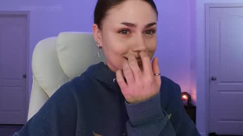 Snapshot of sadierenee96 chatting on September 15, 8:49 pm Sadie Renee online show from September 15, 8:49 pm