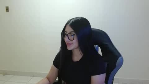 Sahaliefox  online show from March 17, 3:49 pm