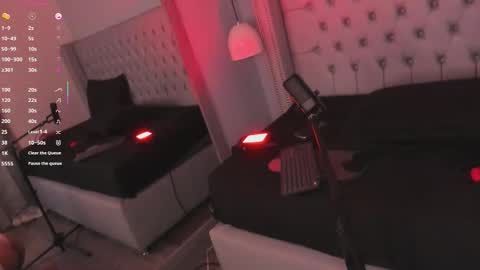 Snapshot of salome_ospina_ chatting on October 18, 1:36 pm online show from October 18, 1:36 pm