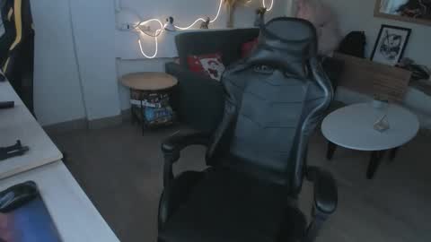 Stefana    or    Samchispas online show from November 11, 9:12 pm