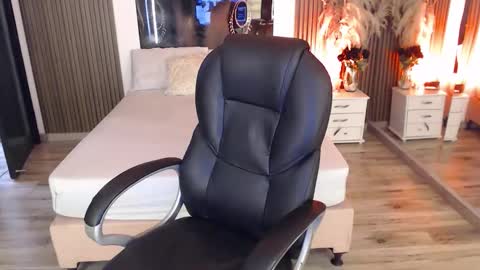 SAM MANSON online show from March 27, 1:12 pm