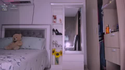 Snapshot of samanta_65 chatting on March 10, 12:51 am carolina online show from March 10, 12:51 am