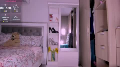 Snapshot of samanta_65 chatting on September 15, 2:53 am carolina online show from September 15, 2:53 am