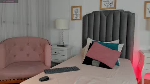 Snapshot of samanta_william chatting on January 16, 2:41 am samanta online show from January 16, 2:41 am