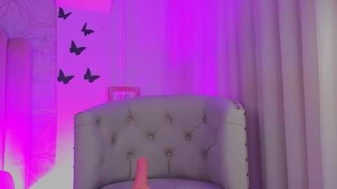 Snapshot of samanta_william chatting on October 19, 4:03 am samanta online show from October 19, 4:03 am