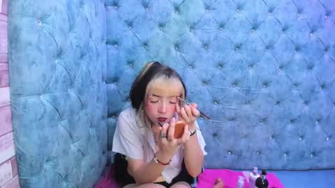 Samantha Smitth online show from December 3, 5:10 am