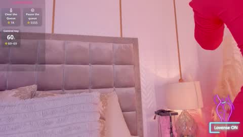   online show from October 3, 8:03 pm