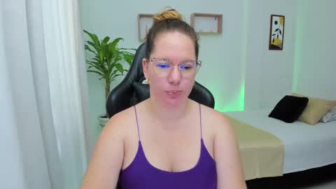 Snapshot of samanthaleon chatting on December 14, 5:36 pm Samantha samy online show from December 14, 5:36 pm