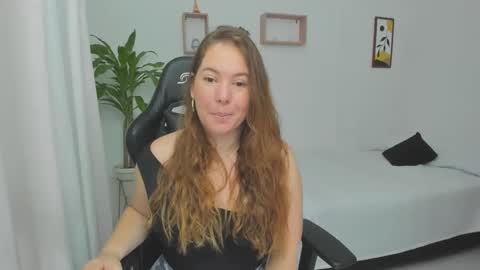 Snapshot of samanthaleon chatting on February 22, 11:10 pm Samantha samy online show from February 22, 11:10 pm