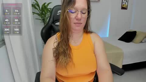 Snapshot of samanthaleon chatting on December 18, 10:46 pm Samantha samy online show from December 18, 10:46 pm
