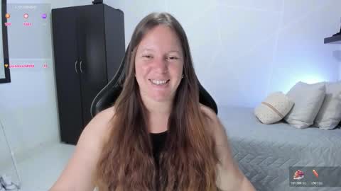 Snapshot of samanthaleon chatting on October 18, 10:55 pm Samantha samy online show from October 18, 10:55 pm