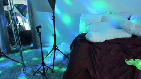 Yaya online show from February 10, 12:52 am