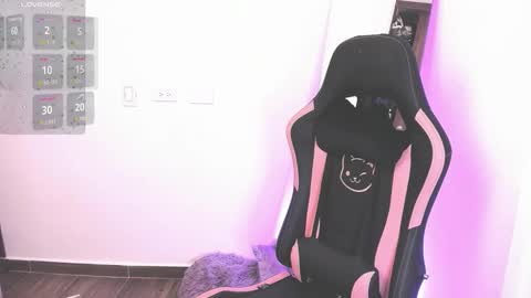 samiacooper25 online show from September 10, 12:32 am