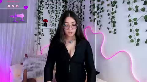 samii evans  online show from June 11, 4:42 am