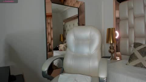 Snapshot of sammy_rios chatting on October 18, 8:43 pm Sammy online show from October 18, 8:43 pm