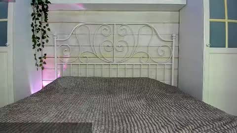 Sandra      Lillys Page    online show from September 21, 7:12 pm