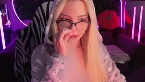 Sandy  online show from November 23, 9:00 am