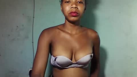 sanyah0123 online show from December 21, 11:36 am