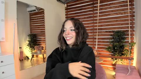 Snapshot of sapphire_venus chatting on February 25, 11:37 pm Valerin online show from February 25, 11:37 pm