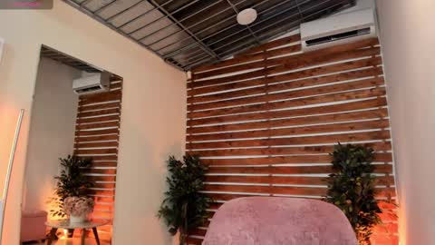Snapshot of sapphire_venus chatting on February 28, 11:12 pm Valerin online show from February 28, 11:12 pm