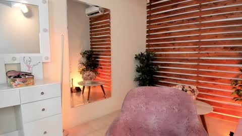 Snapshot of sapphire_venus chatting on February 7, 9:26 pm Valerin online show from February 7, 9:26 pm