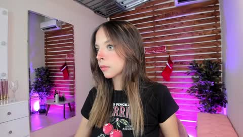 Snapshot of sapphire_venus chatting on December 23, 10:12 pm Valerin online show from December 23, 10:12 pm