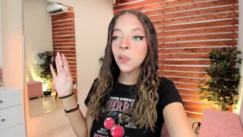 Snapshot of sapphire_venus chatting on January 7, 9:14 pm Valerin online show from January 7, 9:14 pm