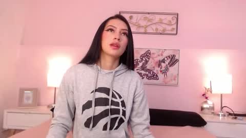 Snapshot of sara17_ chatting on October 19, 1:40 am Sara online show from October 19, 1:40 am