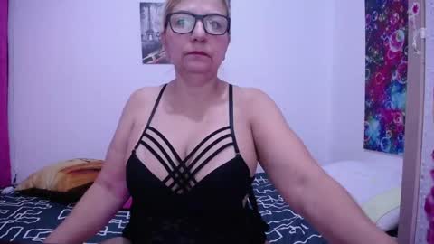 Snapshot of sara211 chatting on February 6, 11:31 am sara online show from February 6, 11:31 am