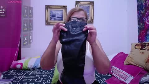 Snapshot of sara211 chatting on September 13, 1:30 pm sara online show from September 13, 1:30 pm