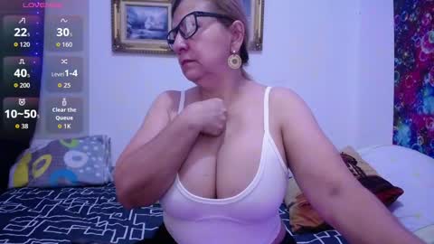 Snapshot of sara211 chatting on September 29, 12:54 pm sara online show from September 29, 12:54 pm