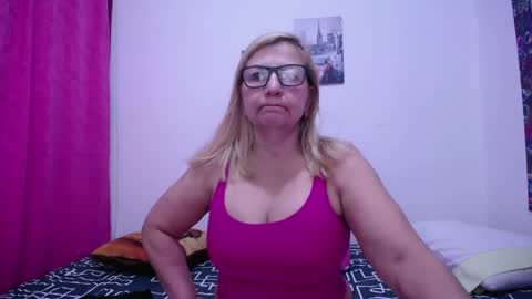 Snapshot of sara211 chatting on February 1, 12:58 pm sara online show from February 1, 12:58 pm
