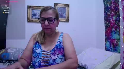 Snapshot of sara211 chatting on October 4, 3:38 pm sara online show from October 4, 3:38 pm