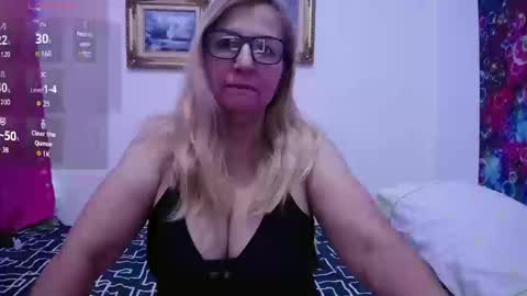 Snapshot of sara211 chatting on September 19, 3:55 pm sara online show from September 19, 3:55 pm