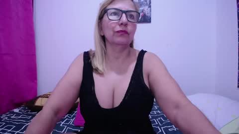 Snapshot of sara211 chatting on February 12, 11:07 am sara online show from February 12, 11:07 am