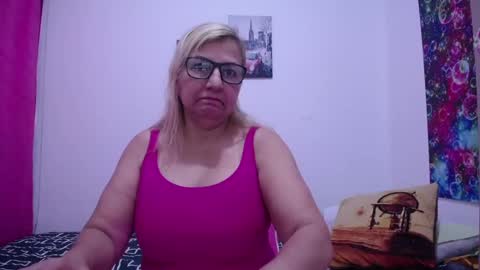 Snapshot of sara211 chatting on February 2, 3:17 pm sara online show from February 2, 3:17 pm
