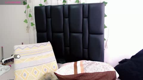 Sara  online show from October 4, 3:38 pm